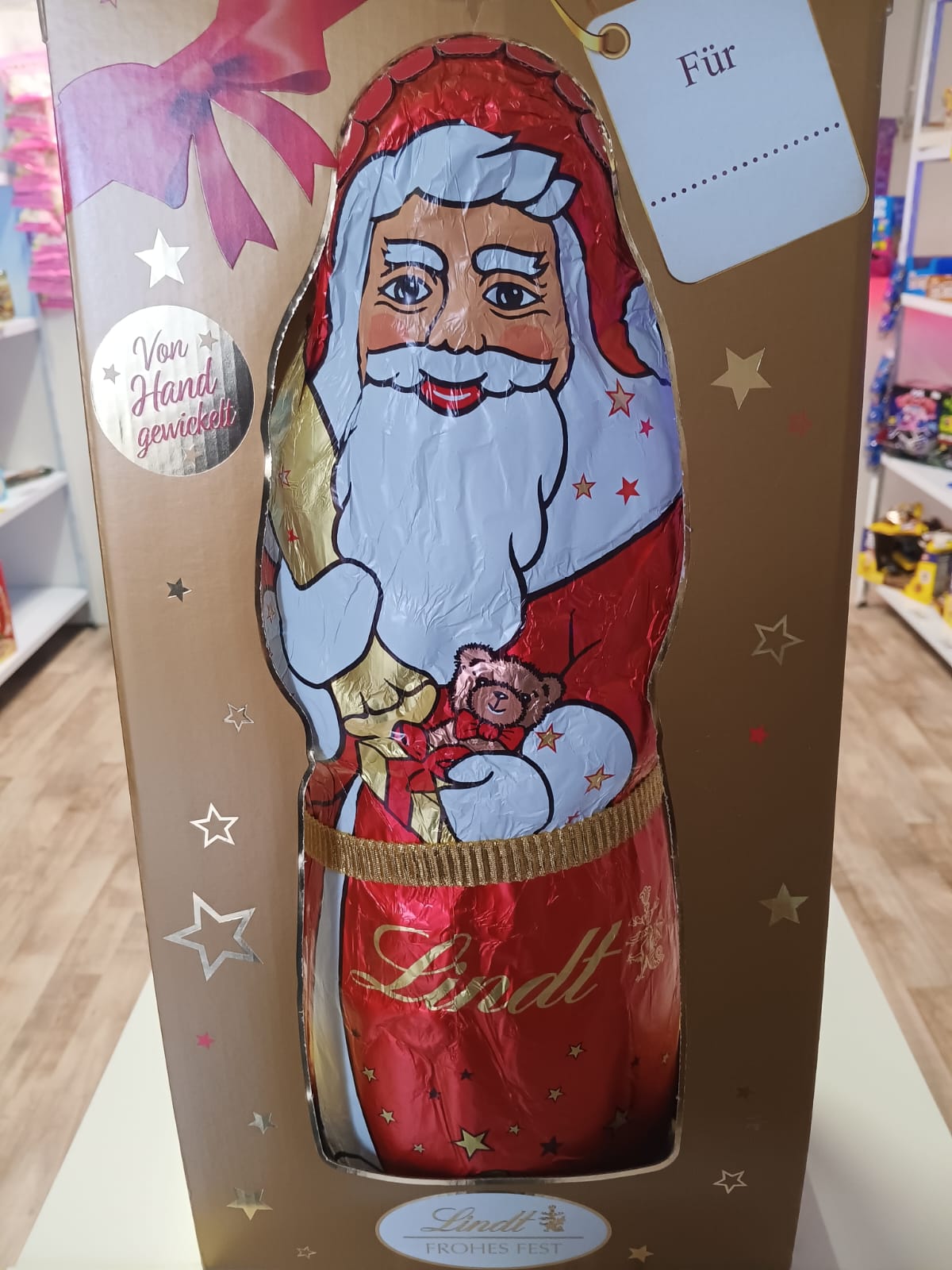 Lindt Weihnachtsmann XXL aus Vollmilchschokolade von Hand gewickelt 1000g